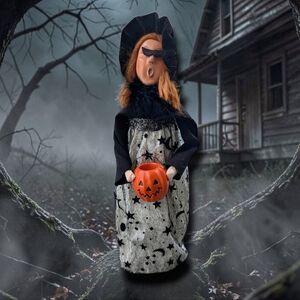 BYERS' CHOICE 2017 Witchy Woman Caroler Witch Halloween Jack-o'-lantern